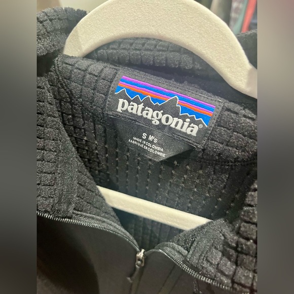 Patagonia Men's Black Waffle Knit R1 Pullover - Size S - Picture 6 of 6